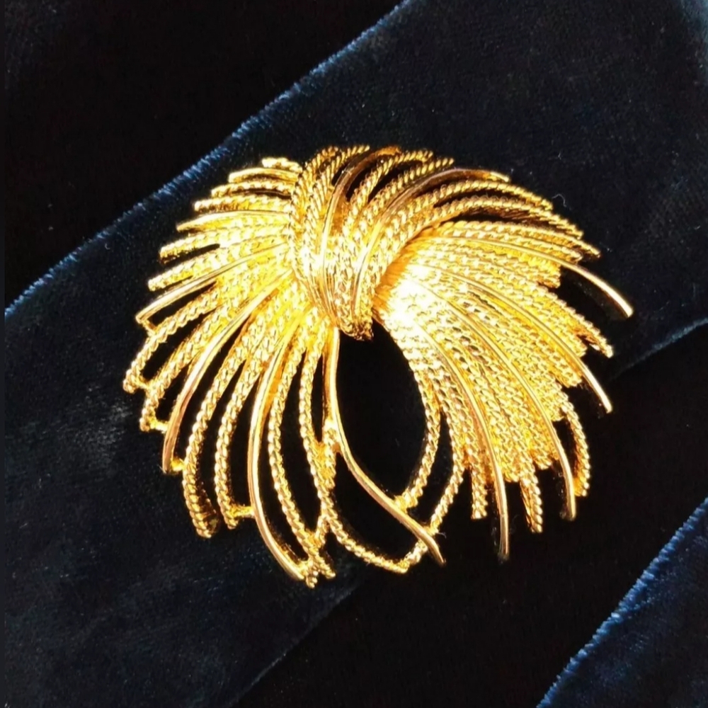 Vintage 60s Monet MIRADOR brooch gold tone pin MCM statement modern glam signed